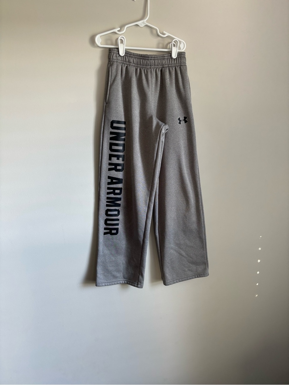 Under Armour Boys/Kids Gray Sweatpants with Black Logo